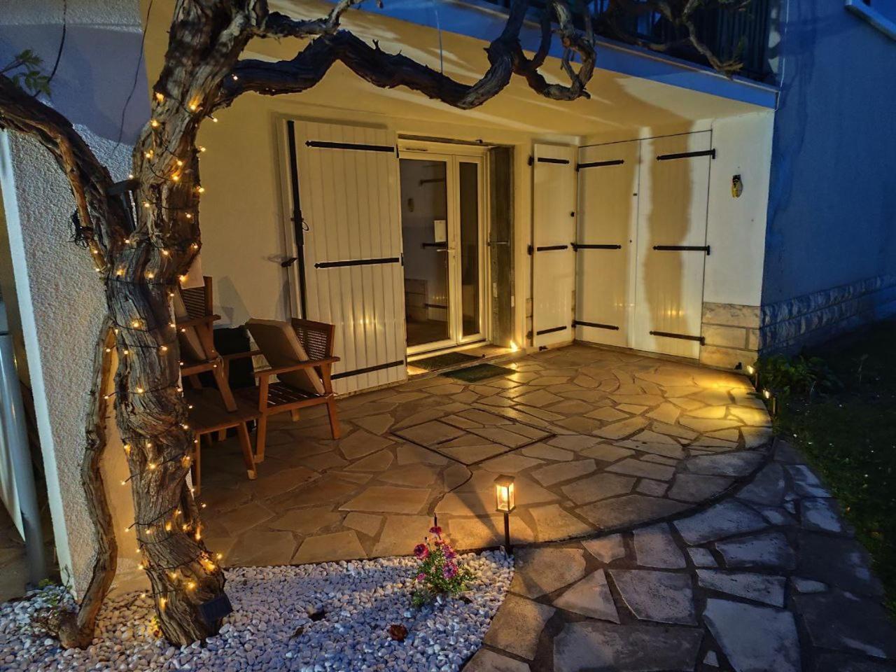 Apartamento Au 9Eme Art La Rochefoucauld Exterior foto