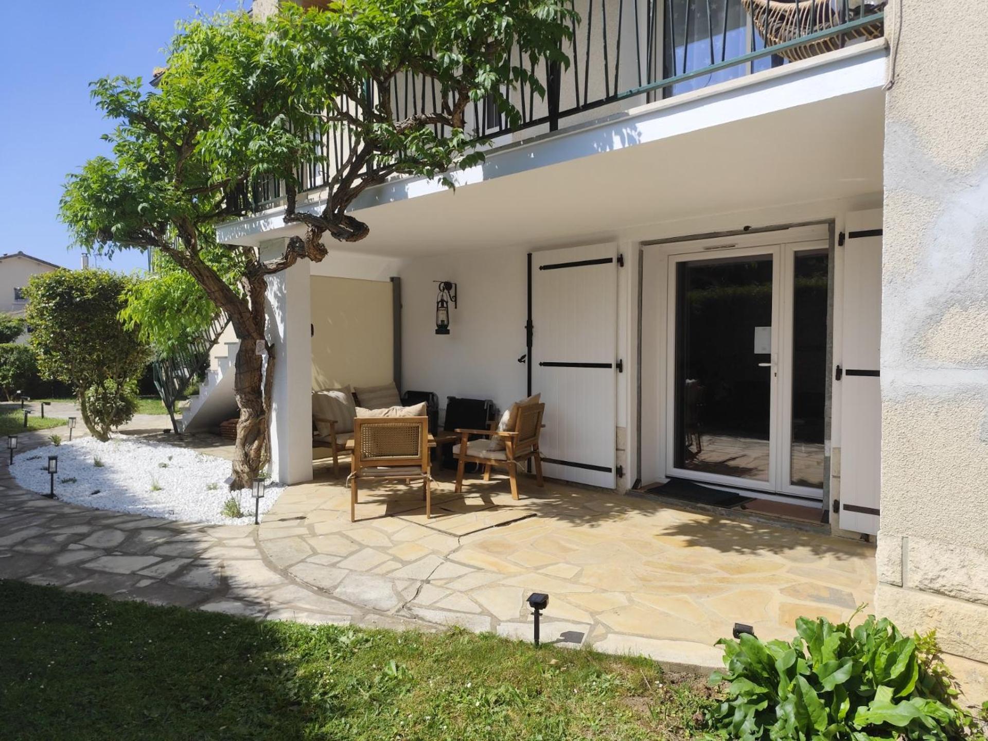Apartamento Au 9Eme Art La Rochefoucauld Exterior foto